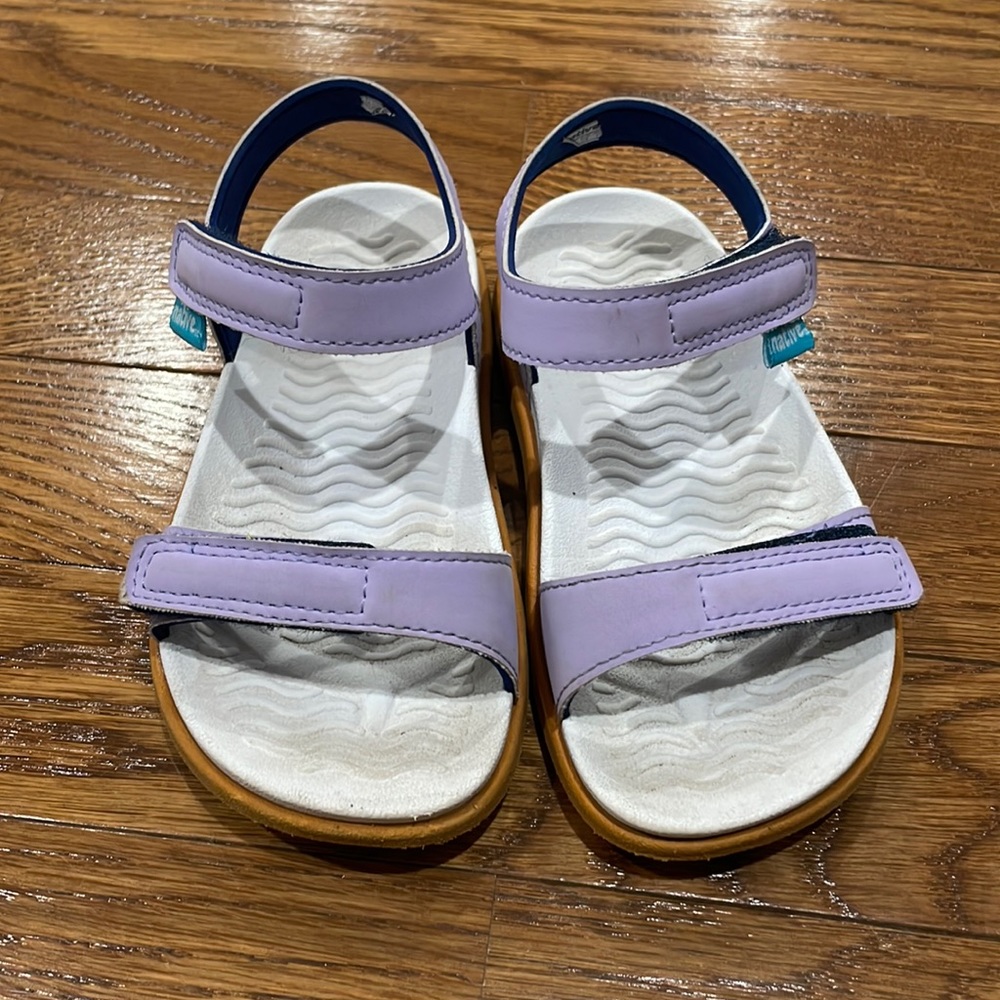 Size 8 light purple native Charlie sandal .